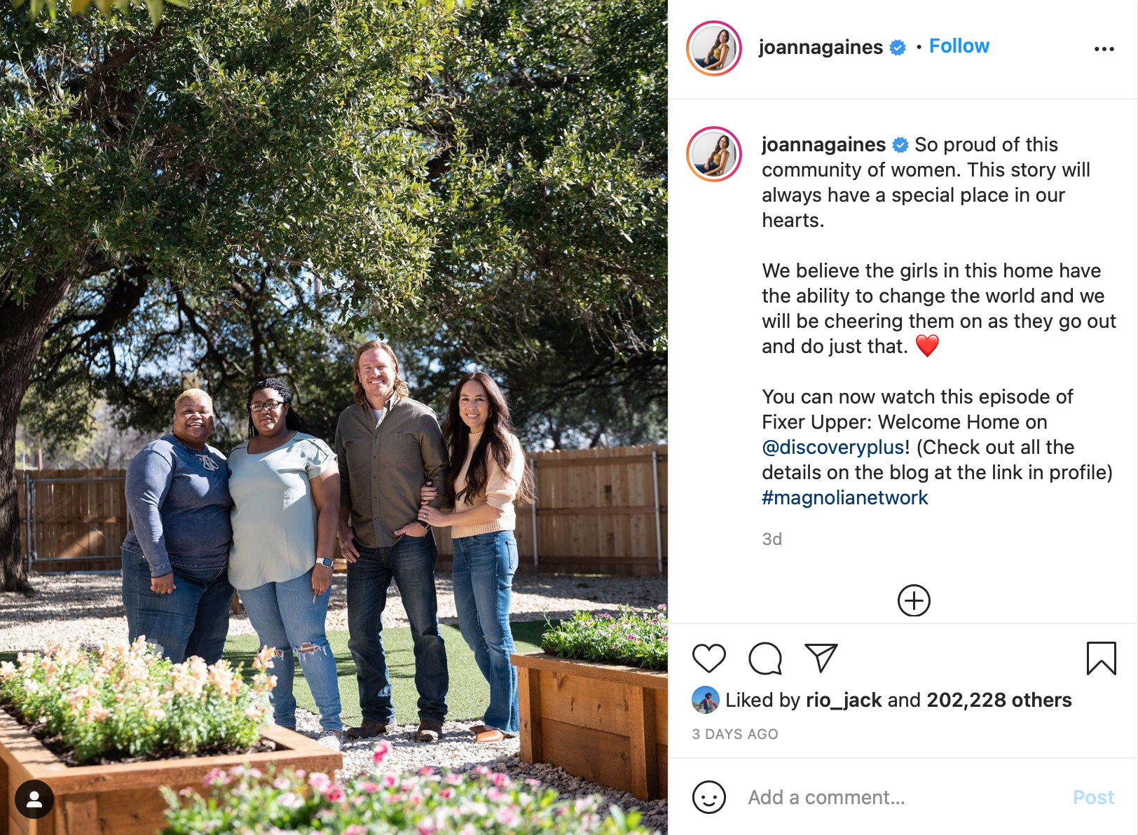 Joanna and Chip Gaines with girls shelter owners